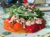 Salata sa tunjevinom, rukolom i pečenom paradajz-paprikom