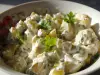 Salat mit Kartoffeln, Essiggurken und Mayonnaise