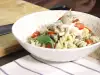 Salata sa makaronama, tunjevinom i krastavčićima