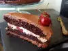 Шоколадный торт с черешней