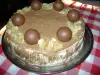 Шоколадова торта със сметана и сушени боровинки