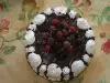 Шоколадова торта със сметана и плодове
