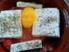 Сирене в гювече с яйца, бекон и сметана