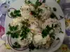 Salat mit Weißkäse, gerösteten Paprika und Joghurt