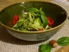 Зеленчукови спагети от тиквички с песто