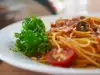 Спагети с риба тон и сушени маслини