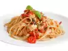 Спагети с рибатон и домати чери