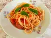 Пикантни спагети с чоризо и доматен сос