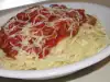 Спагети с кисели краставички и кайма