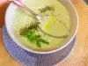 Gezonde koude soep met kefir en uien