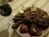 Свиные стейки, запеченные в вине