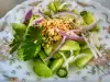 Тайландска салата с фъстъци