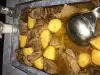 Kalbszunge mit Zwiebeln und Kartoffeln im Ofen