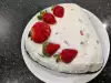 Двойно шоколадова торта с ягоди и сметана