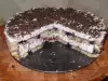 Торта от готови рула с боровинково сладко