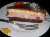 Торт с шоколадом и клубничным вареньем