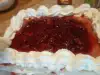 Пухкава торта със сметана и ягоди