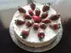 Торта с бишкоти, ягоди и сметана