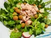 Salade van tonijn, radijs, rucola en valeriaan