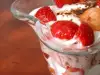 Десерт с кисело мляко и ягодово сладко