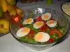 Зелена салата с яйца и домати
