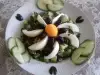 Салата от марули, краставица, яйца и маслини