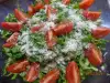 Miks zelenih salata sa čeri paradajzom i parmezanom