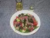Zelena salata sa pršutom i maslinama