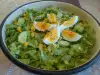 Зелена салата с яйца и царевица