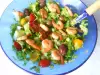 Весенний зеленый салат с оливками и креветками