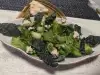 Зелена салата с кейл и синьо сирене
