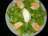 Зелена салата с кисело мляко и яйце