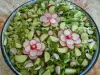 Зелена салата с репички и краставица