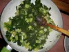 Топла салата с тиквички и спанак